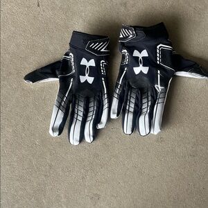 Under Armour Black and White Athletic Grip Gloves